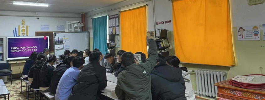 Jugendliche bei einer Schulung